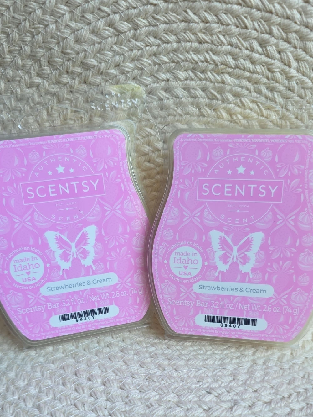Scentsy Strawberries & Cream Wax Bar Pair